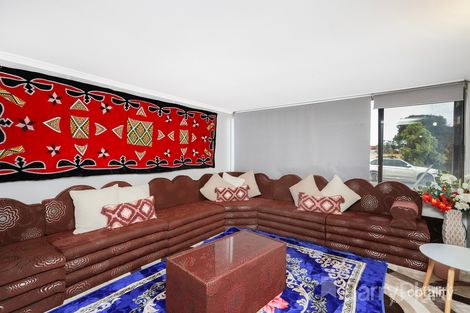 Property photo of 2 Droitwich Crescent Deer Park VIC 3023