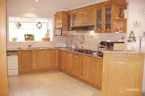 Property photo of 18 Grevillea Close Eltham North VIC 3095