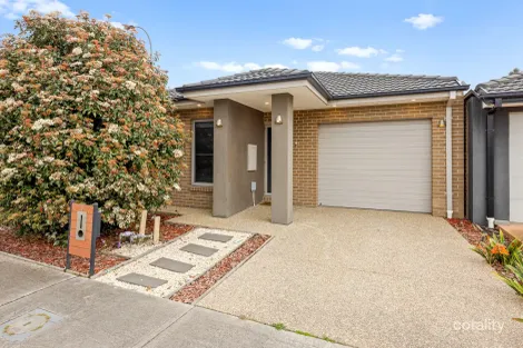 1 Dalziell Cres, Cranbourne North, VIC 3977