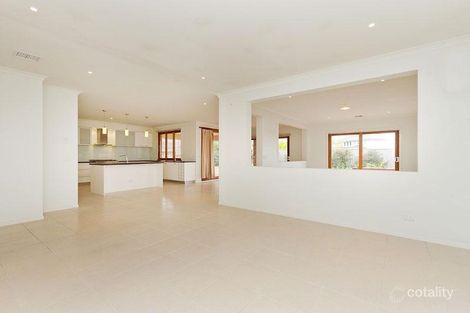 Property photo of 33 Lakeside Drive Sandhurst VIC 3977