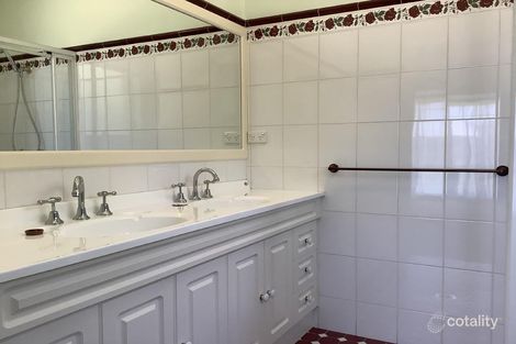 Property photo of 10 Hillview Place Leeton NSW 2705