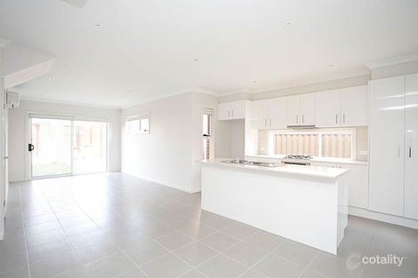 Property photo of 32 Little Windrock Lane Craigieburn VIC 3064