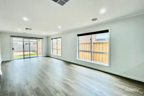 Property photo of 12 Hattersley Chase Werribee VIC 3030