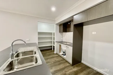 Property photo of 12 Hattersley Chase Werribee VIC 3030