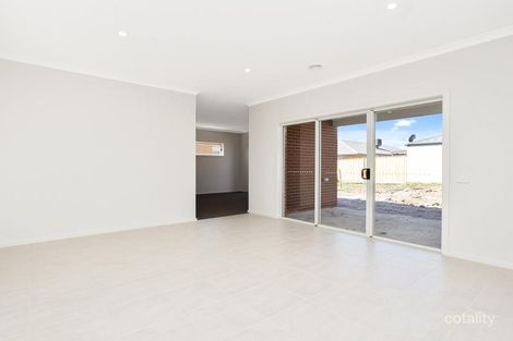 Property photo of 60 Aquatic Drive Cranbourne West VIC 3977