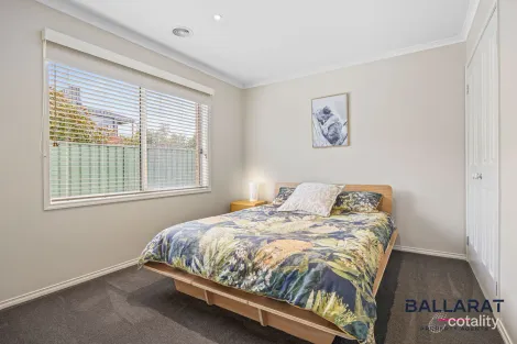 Property photo of 70 Faversham Avenue Lake Gardens VIC 3355