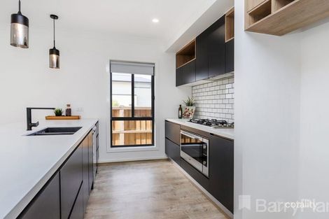 Property photo of 34 Barkers Crescent Mickleham VIC 3064