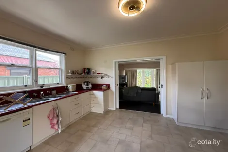 Property photo of 8 Brooks Street Bright VIC 3741