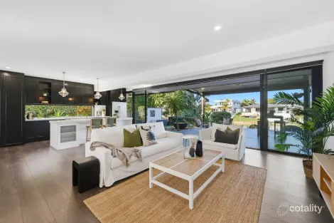 11 Caithness Ct, Bundall, QLD 4217