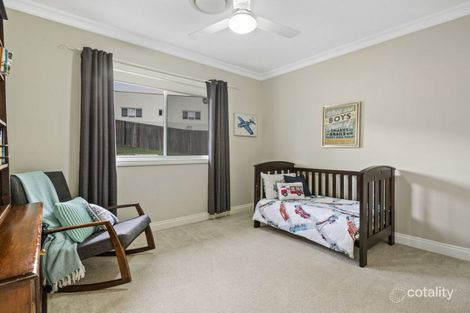 Property photo of 14 Saint Ives Court Mount Lofty QLD 4350