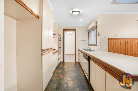 Property photo of 2 Tudor Court Craigieburn VIC 3064