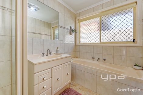 Property photo of 5 Colchester Circuit Roxburgh Park VIC 3064