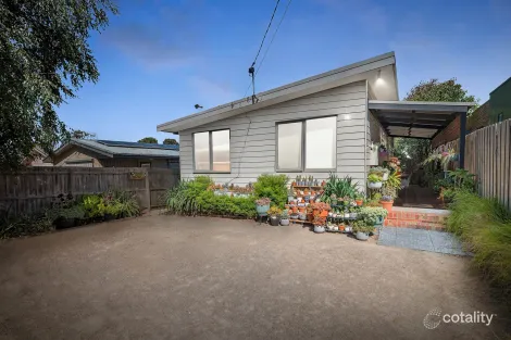 32 Fourth Ave, Rosebud, VIC 3939