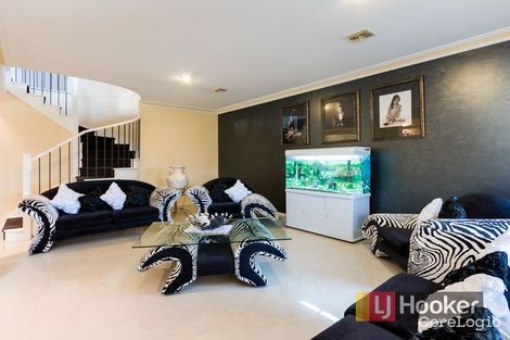 Property photo of 70 Lawson Way Endeavour Hills VIC 3802