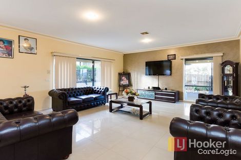 Property photo of 70 Lawson Way Endeavour Hills VIC 3802