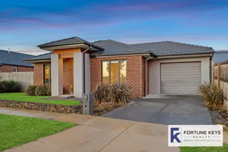 Property photo of 4 Bondon Crescent Manor Lakes VIC 3024