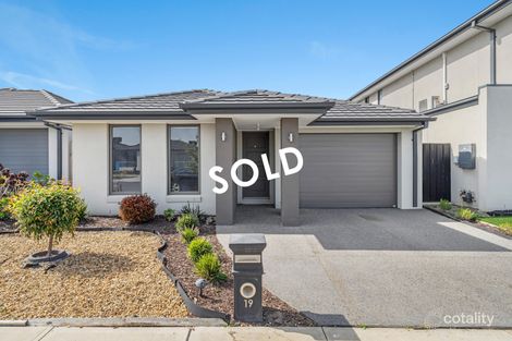 19 Flanker Way, Clyde, VIC 3978