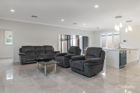 Property photo of 2/8 Coomleigh Avenue Glen Waverley VIC 3150