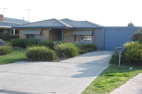 Property photo of 15 Emma Court Berwick VIC 3806