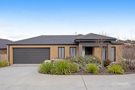 16 Coach Cct, Pakenham, VIC 3810