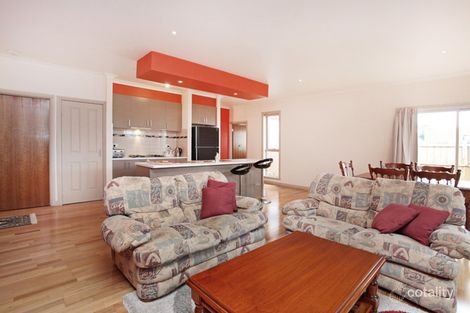 Property photo of 2/31 Whitesides Avenue Sunshine West VIC 3020