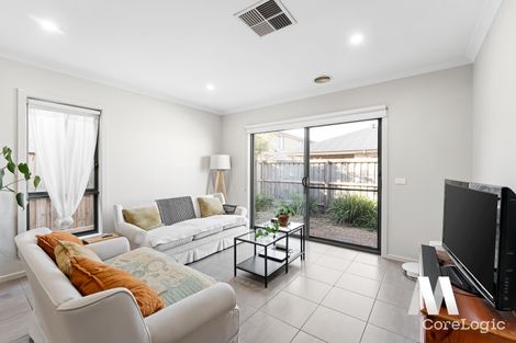 Property photo of 33 Treeve Parkway Werribee VIC 3030