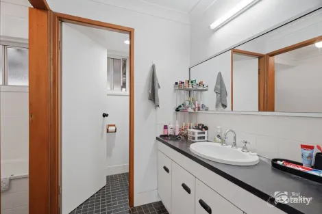 Property photo of 4 Peters Place Armidale NSW 2350