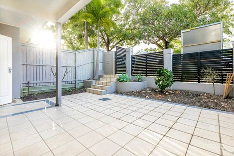Property photo of 2/16 Goldsbrough Road Taringa QLD 4068