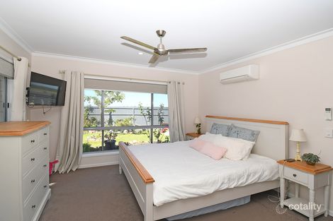Property photo of 41 Spring Way Nikenbah QLD 4655