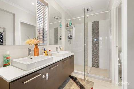 Property photo of 8 Turano Way Clyde North VIC 3978