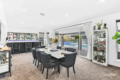Property photo of 30 Portrush Crescent Luddenham NSW 2745