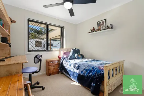 Property photo of 32 Kingfisher Drive Oakhurst QLD 4650