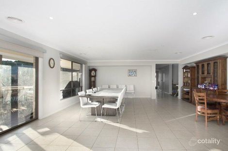 Property photo of 4 Lyndhurst Square Drouin VIC 3818