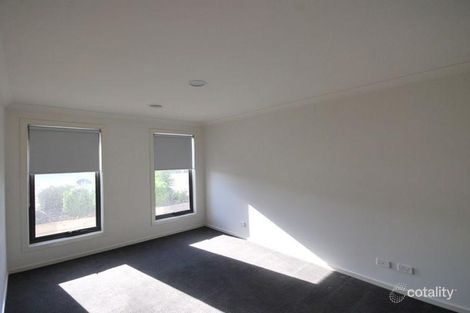 Property photo of 63 Villella Drive Pakenham VIC 3810
