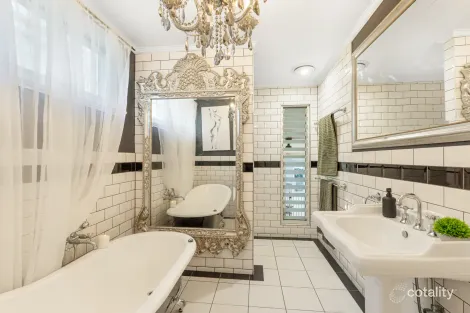 Property photo of 35 Flinders Parade Scarborough QLD 4020