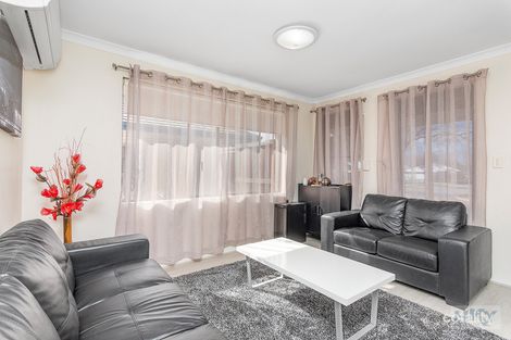 Property photo of 37 Centre Circle Ellenbrook WA 6069
