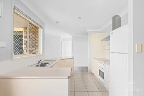Property photo of 31 Solandra Circuit Regents Park QLD 4118
