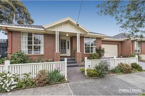 Property photo of 5 Moira Grove Glen Waverley VIC 3150