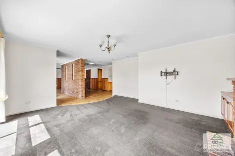 Property photo of 11 Burnside Street Moe VIC 3825