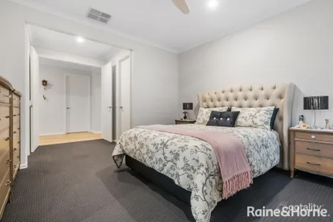 Property photo of 9 Cotton Circuit Gisborne VIC 3437