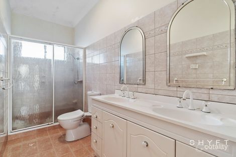 Property photo of 2 Highbridge Way Karrinyup WA 6018