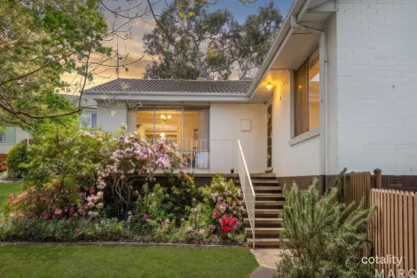 Property photo of 10 Garran Place Garran ACT 2605