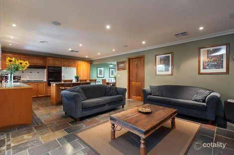 Property photo of 3 Jan Court Greensborough VIC 3088