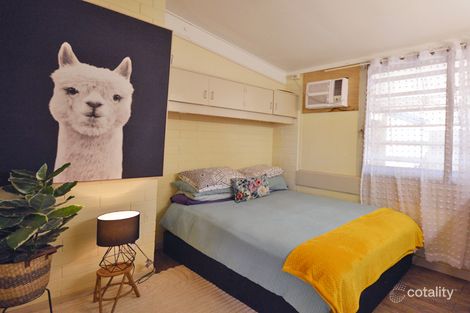 Property photo of 2 Allowgu Walk Rocky Point QLD 4874