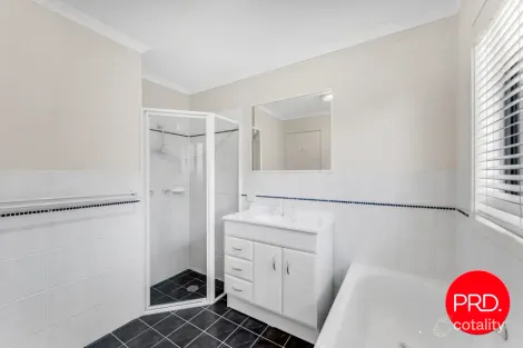 Property photo of 2/32 Doeberl Place Karabar NSW 2620