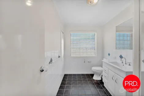 Property photo of 2/32 Doeberl Place Karabar NSW 2620