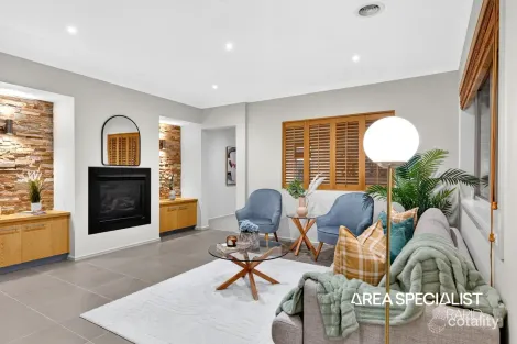 Property photo of 19 Baddeley Circuit Cranbourne North VIC 3977