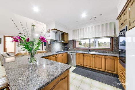 Property photo of 33 William Hovell Drive Endeavour Hills VIC 3802