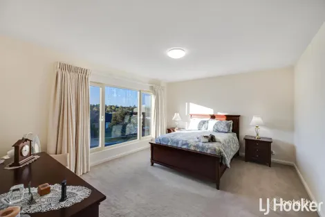 Property photo of 13 Currington Crescent Darley VIC 3340