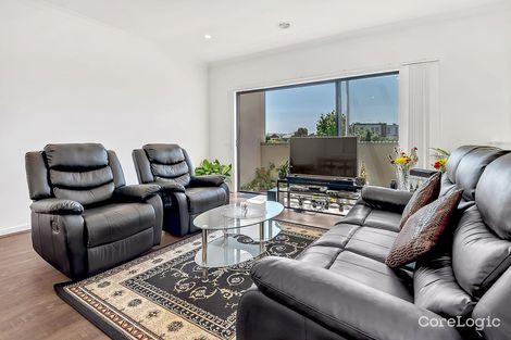 Property photo of 28 Yarramie Circuit Craigieburn VIC 3064